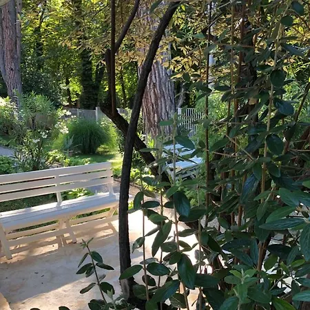 Гостевой дом Szem-s Ueduelo Es Lakopark A Szem-s Vendeghaz Uj Neve 4*