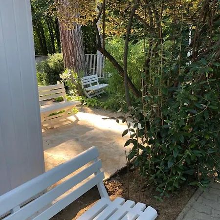 Szem-s Ueduelo Es Lakopark A Szem-s Vendeghaz Uj Neve Гостевой дом Балатонсемеш