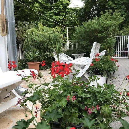 Szem-s Vendeghaz Guest house