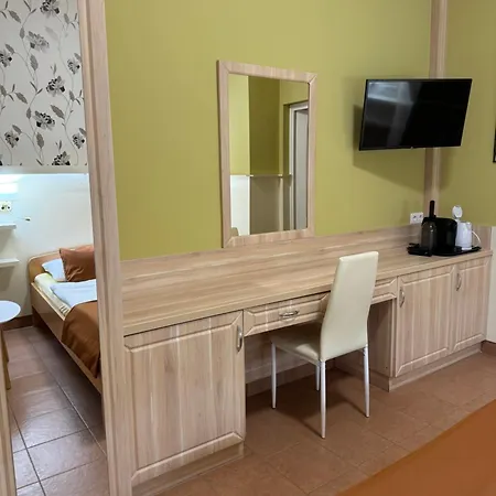 Szem-s Ueduelo Es Lakopark A Szem-s Vendeghaz Uj Neve Гостевой дом 4*