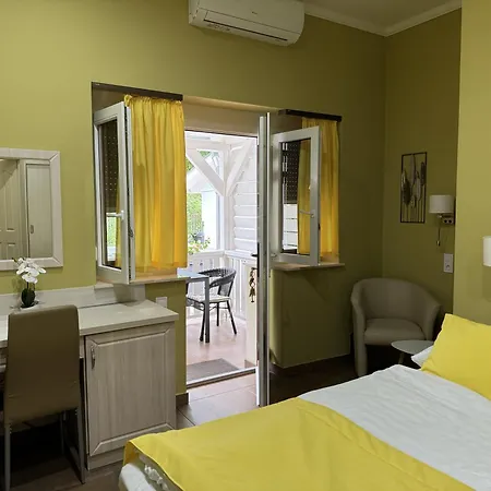 Szem-s Ueduelo Es Lakopark A Szem-s Vendeghaz Uj Neve 4* Балатонсемеш