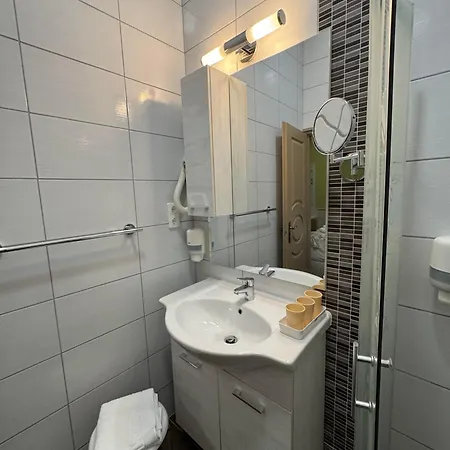 Szem-s Ueduelo Es Lakopark A Szem-s Vendeghaz Uj Neve Balatonszárszó