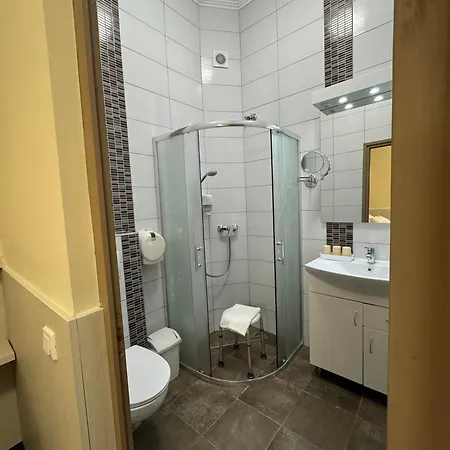 Szem-s Ueduelo Es Lakopark A Szem-s Vendeghaz Uj Neve 4* Балатонсемеш