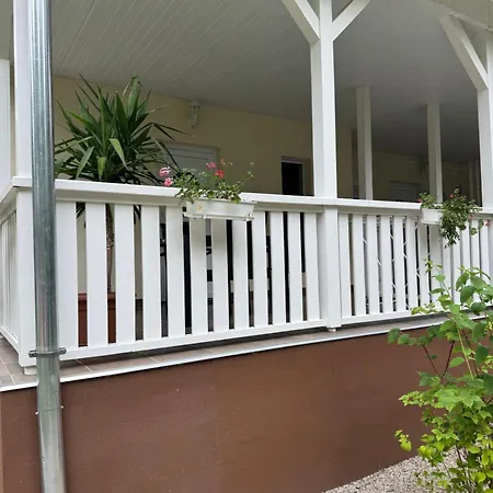 Szem-s Vendeghaz Guest house